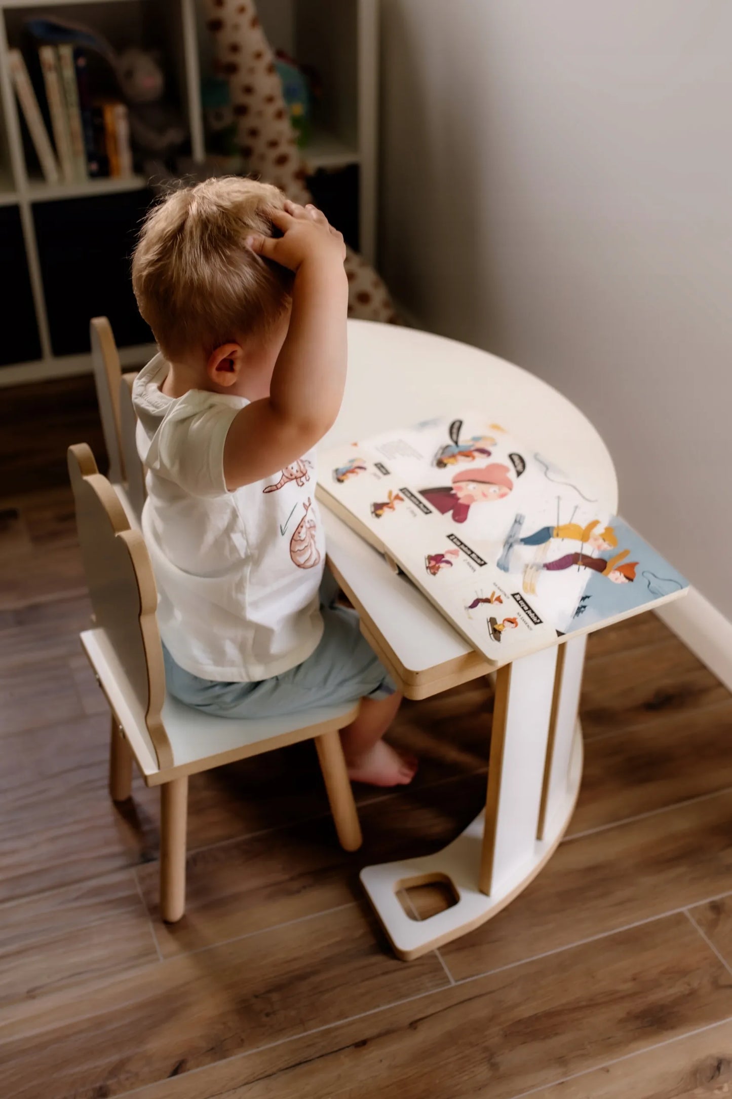 Stalviršis Obubu vaikų supynėms, baltas, Montessori staliukas