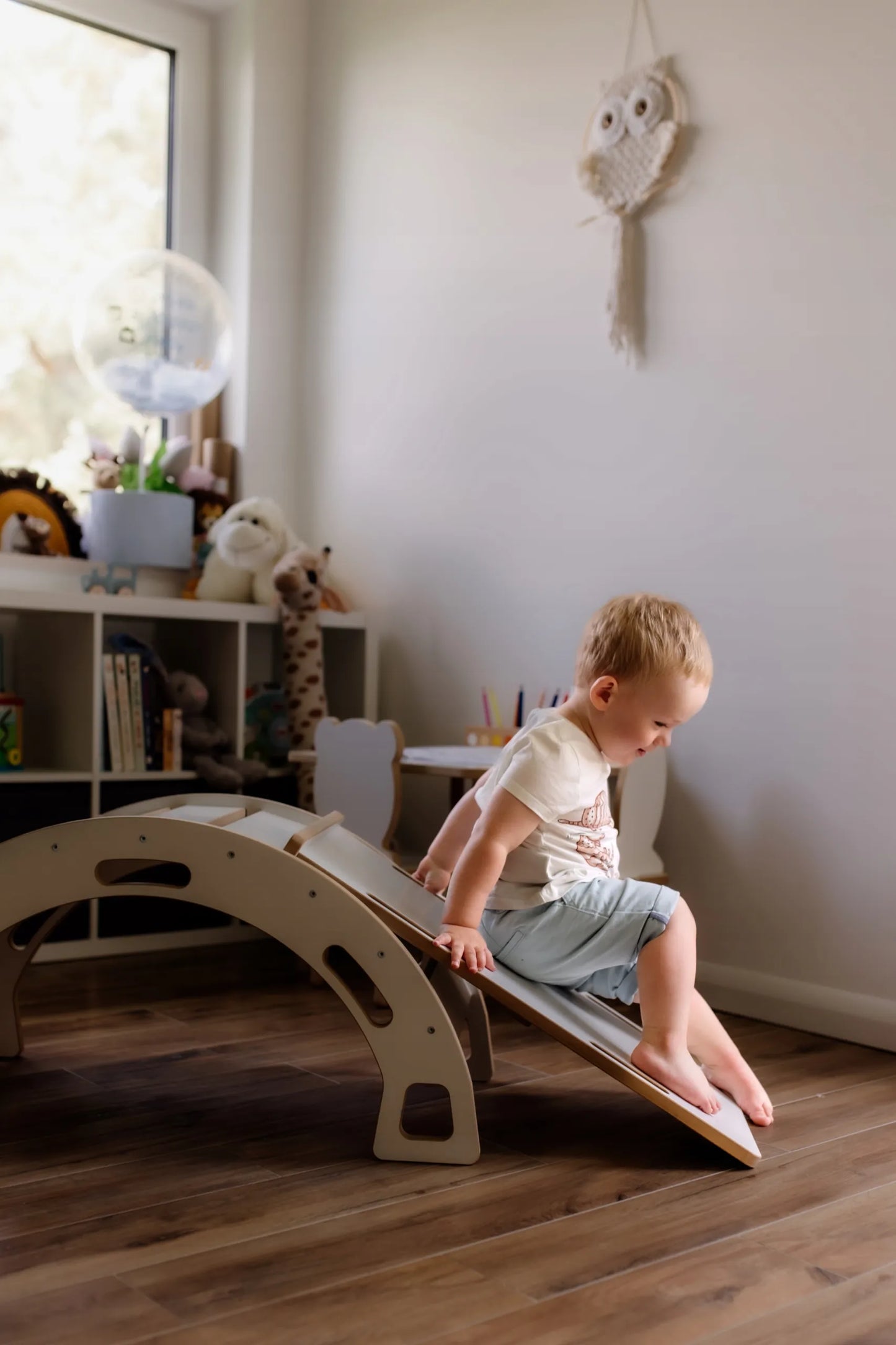Stalviršis Obubu vaikų supynėms, baltas, Montessori staliukas
