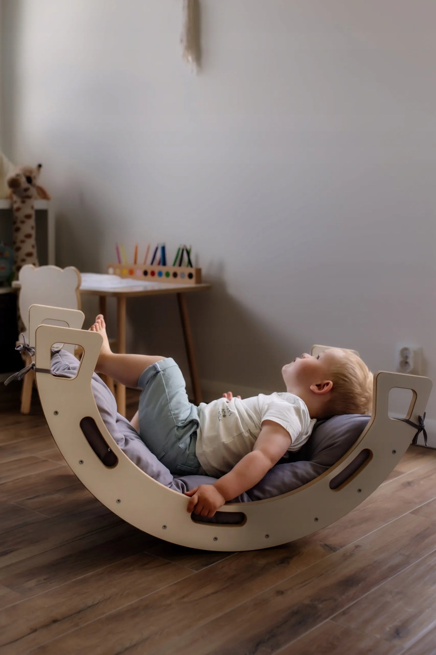 Stalviršis Obubu vaikų supynėms, baltas, Montessori staliukas