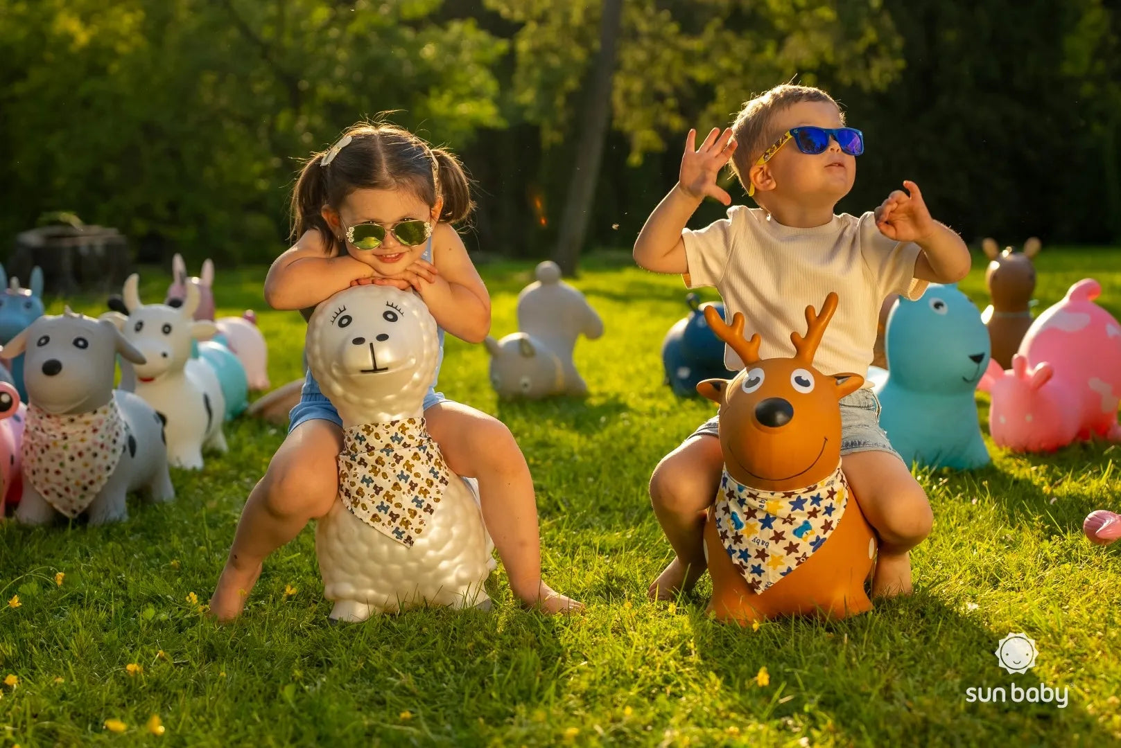 Sun Baby guminis šokliukas vaikams su pompa, alpakos dizainas, pilkas