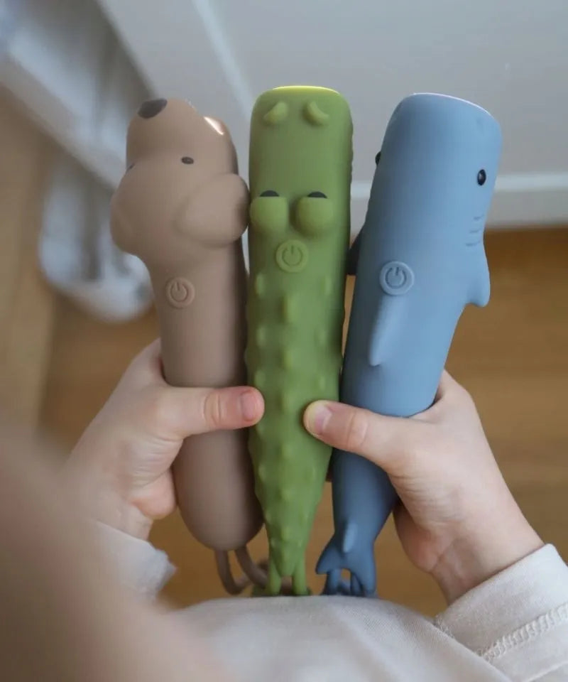 ŠUNIUKAS BUDDY žibintuvėlis-naktinė lemputė vaikams, silikoninis, USB-C, Rabbit & Friends